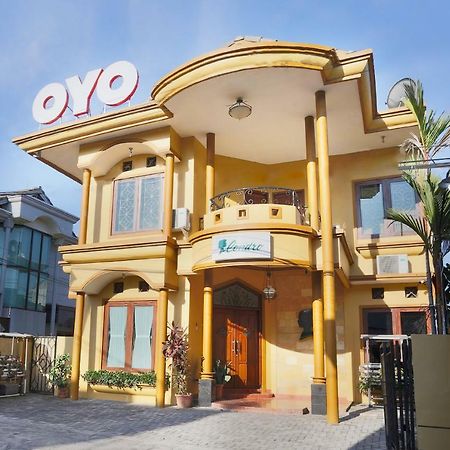 Oyo 1072 Kampung Condro Wulan Guesthouse Maguwo Kültér fotó