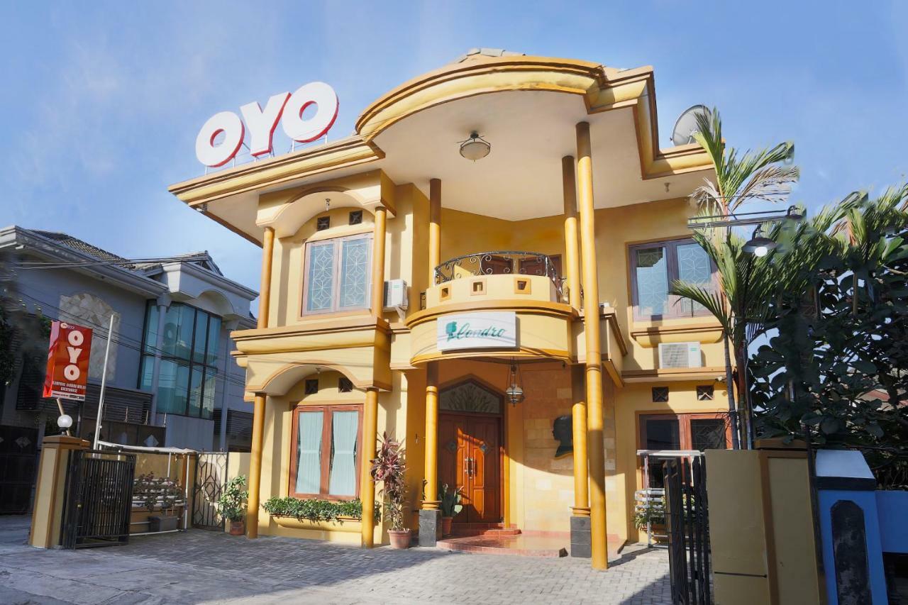 Oyo 1072 Kampung Condro Wulan Guesthouse Maguwo Kültér fotó