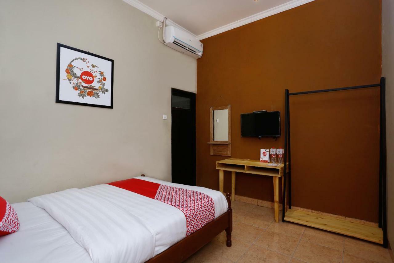 Oyo 1072 Kampung Condro Wulan Guesthouse Maguwo Kültér fotó