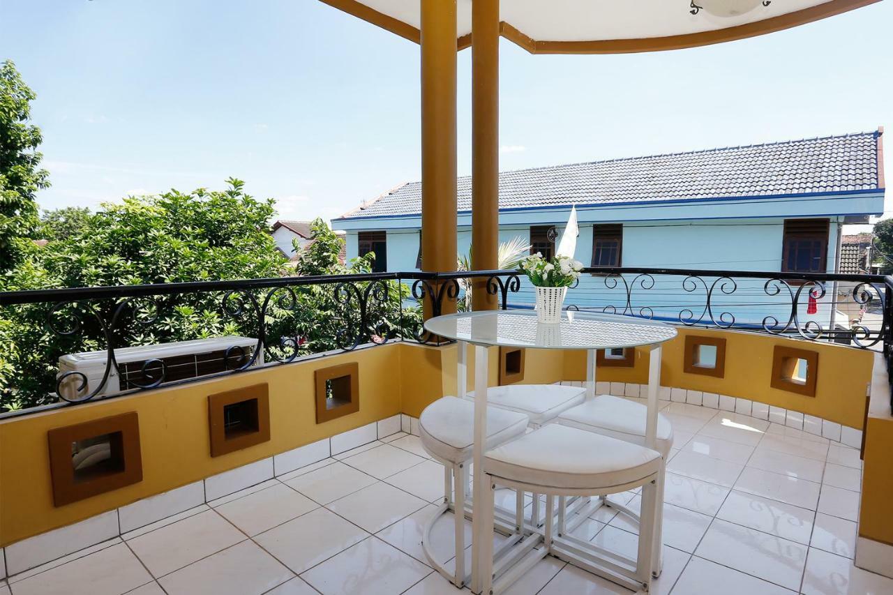 Oyo 1072 Kampung Condro Wulan Guesthouse Maguwo Kültér fotó