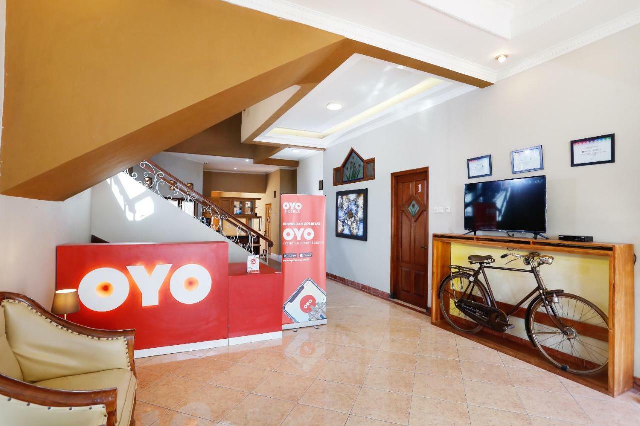 Oyo 1072 Kampung Condro Wulan Guesthouse Maguwo Kültér fotó