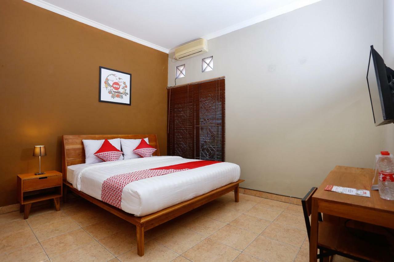 Oyo 1072 Kampung Condro Wulan Guesthouse Maguwo Kültér fotó