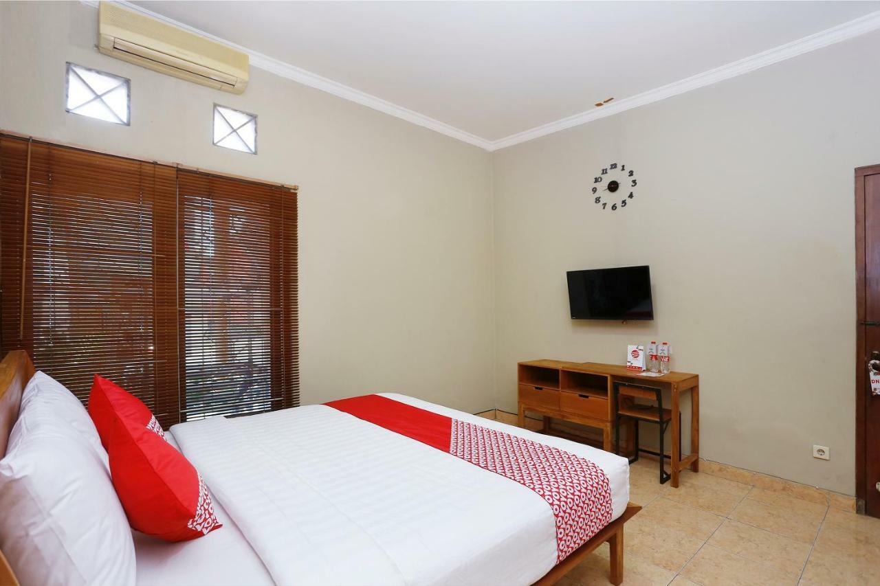 Oyo 1072 Kampung Condro Wulan Guesthouse Maguwo Kültér fotó
